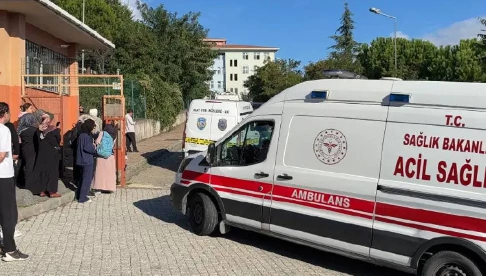 İstanbul Başakşehir’de ortaokulda bıçaklı saldırı: 3’ü ağır 8 öğrenci yaralı