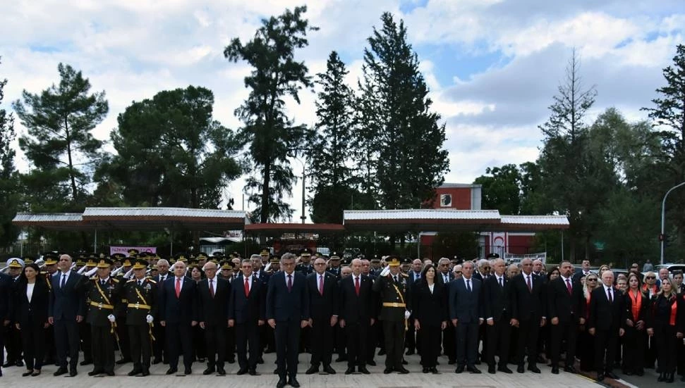 Atatürk Anıtı’nda tören düzenlendi