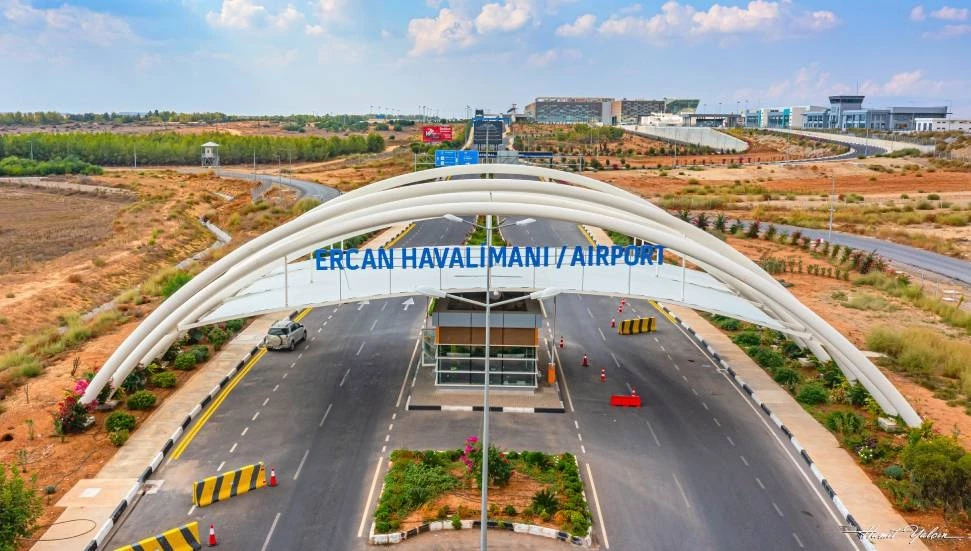 Ercan Havalimanı otoparkında yeni uygulama: İlk 30 dakika ücretsiz